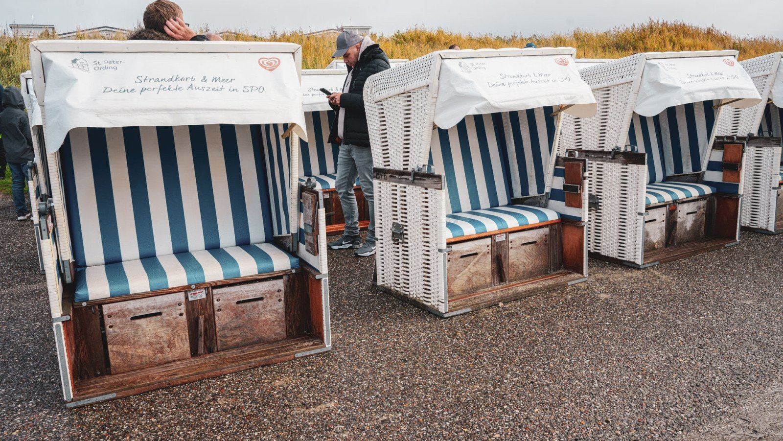 Die Tourismus-Zentrale verkauft aussortierte Strandkörbe.
