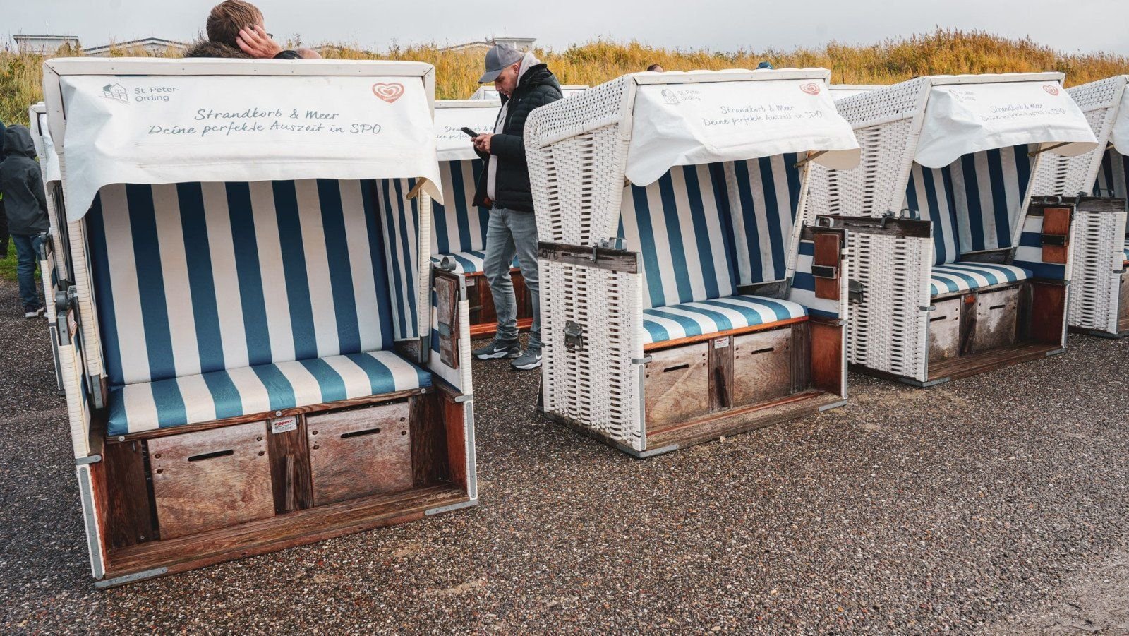Die Tourismus-Zentrale verkauft aussortierte Strandkörbe.