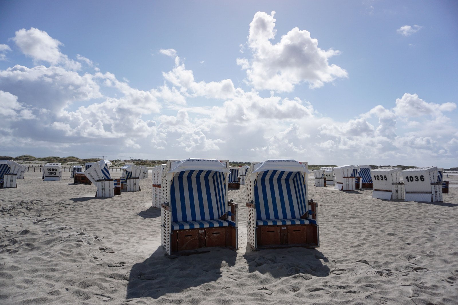 Nun online reservierbar: Strandkorb am Sandstrand in St. Peter-Ording