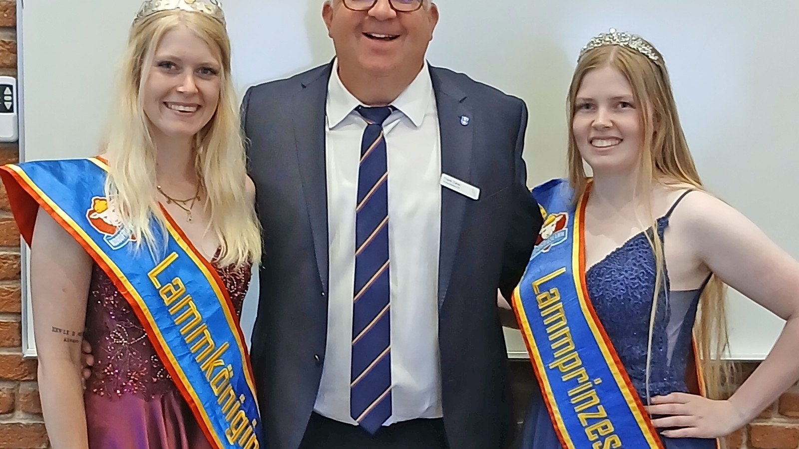 Sarah und Nele Thomsen sind Lammkönigin und Lammprinzessin