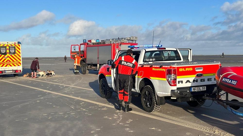 DLRG, Feuerwehr, Rettungsdienst und Polizei alarmiert