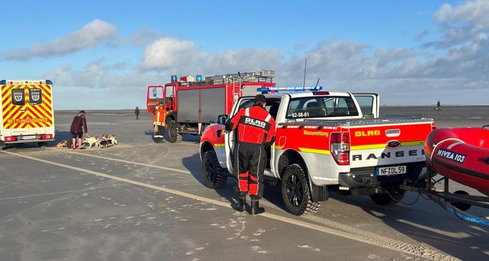 DLRG, Feuerwehr, Rettungsdienst und Polizei alarmiert
