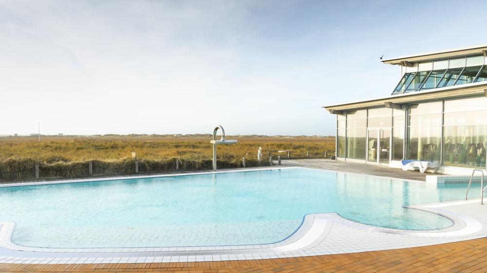 Blick vom Außenbecken der Dünen-Therme