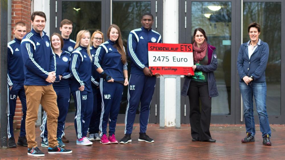 Sportprofil unterstützt Flüchtlingshilfe