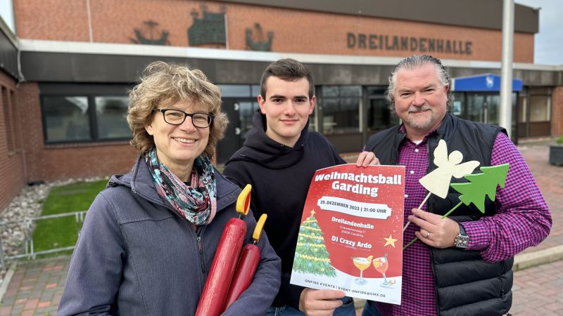 Garding: Weihnachtsball in der Dreilandenhalle