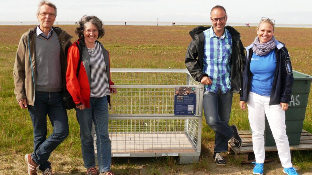 Edeka Johst kooperiert mit dem Nationalpark: Strandmüllboxen für St. Peter