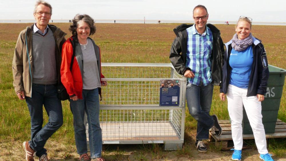 Edeka Johst kooperiert mit dem Nationalpark: Strandmüllboxen für St. Peter
