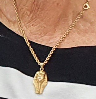 Goldkette mit Anhänger.