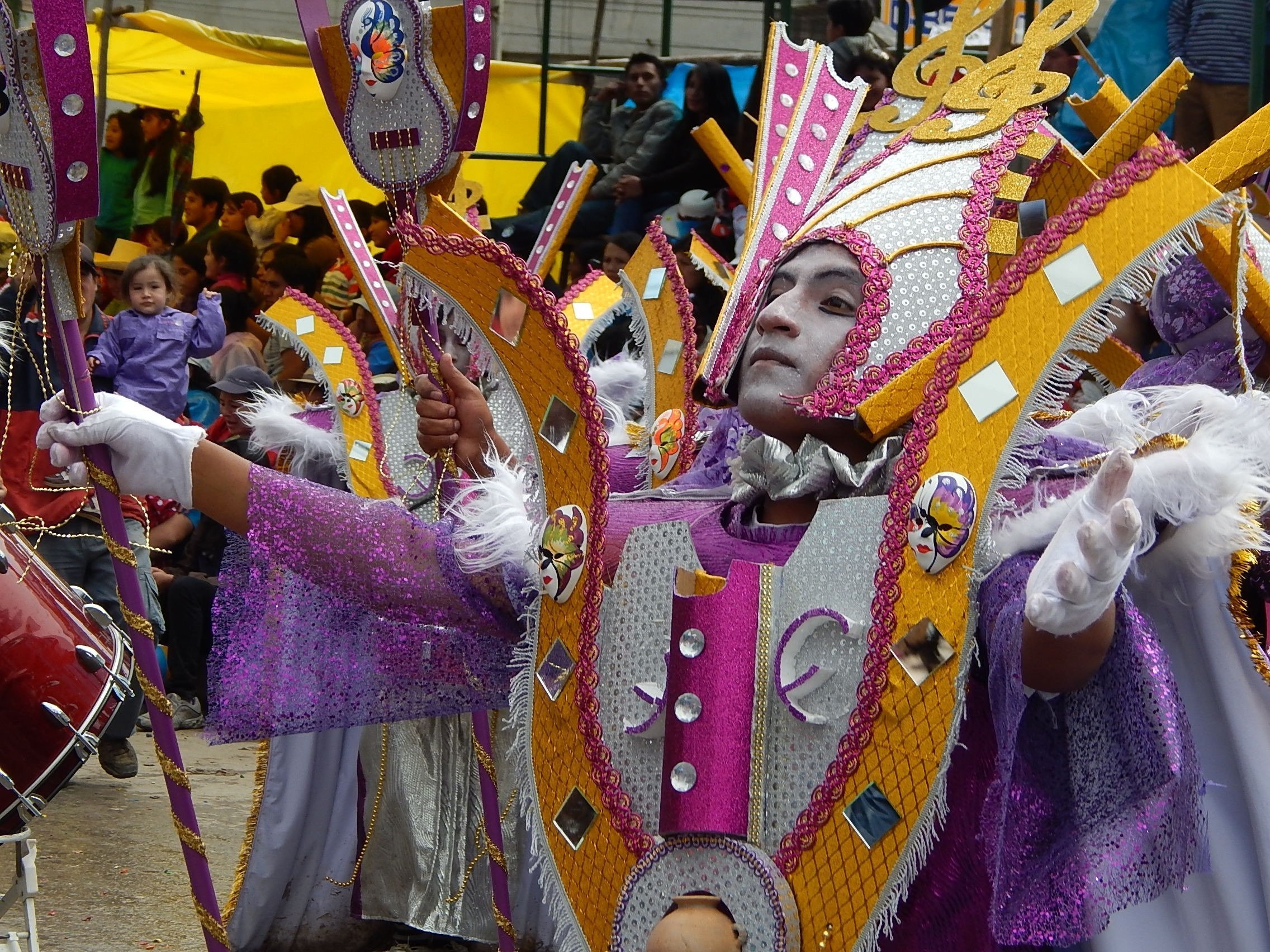 Bunt ist es beim jährlichen Karneval in Cajamarca, Peru. Hier im Jahr 2014.