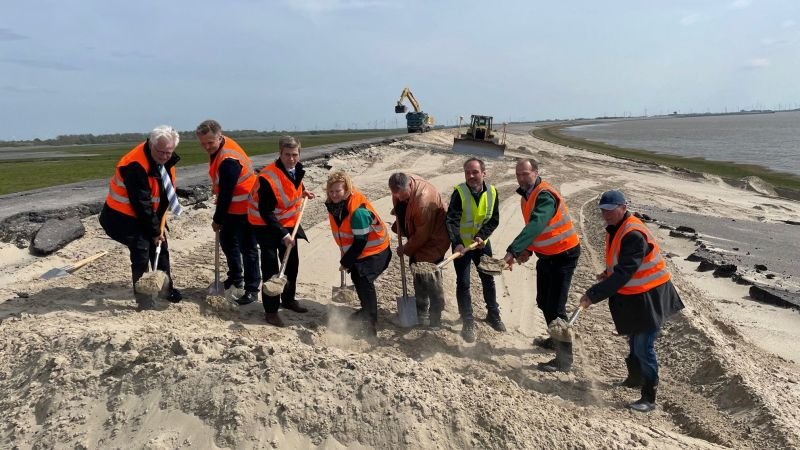 Spatenstich: „Eiderdamm Nord“ wird bis 2026 verstärkt