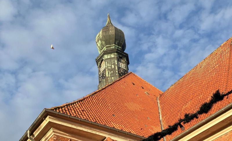 Blick über die Eider: Geld für Wesselburener Kirche