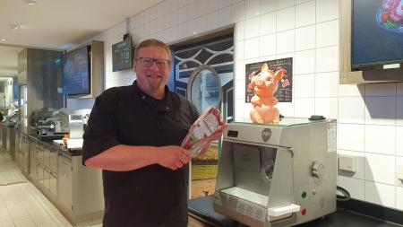 Freundlicher Fleisch-Fachmann