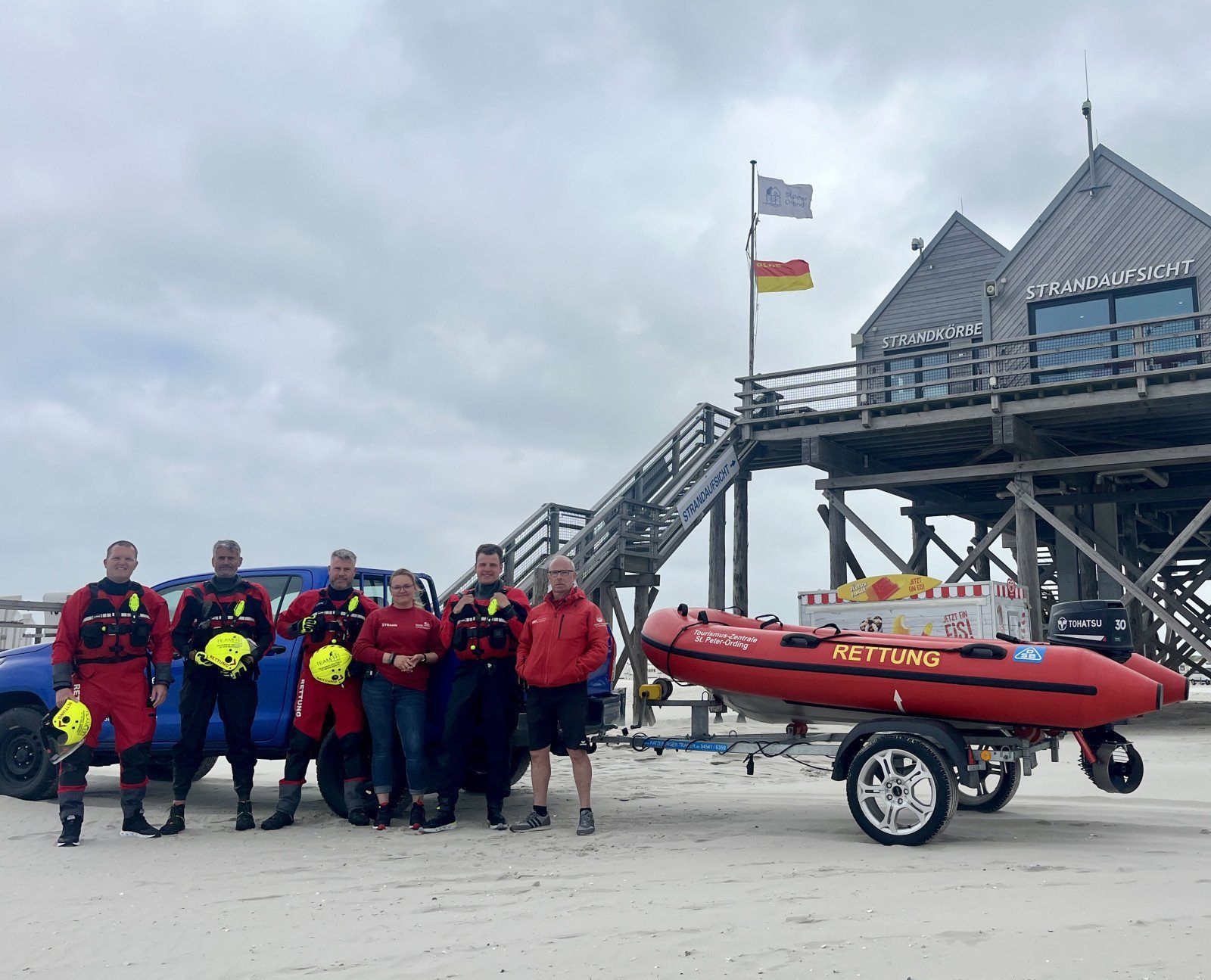 Ein Teil des Strand-Rettungsteams der Tourismus-Zentrale St. Peter-Ording