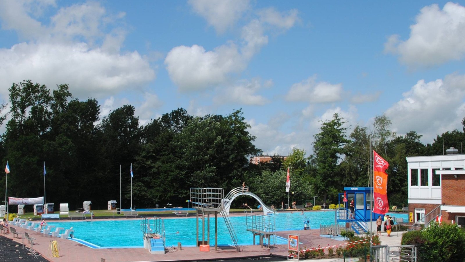 Kostenloses Abbaden und Hundeschwimmen im Tönninger Meerwasser-Freibad