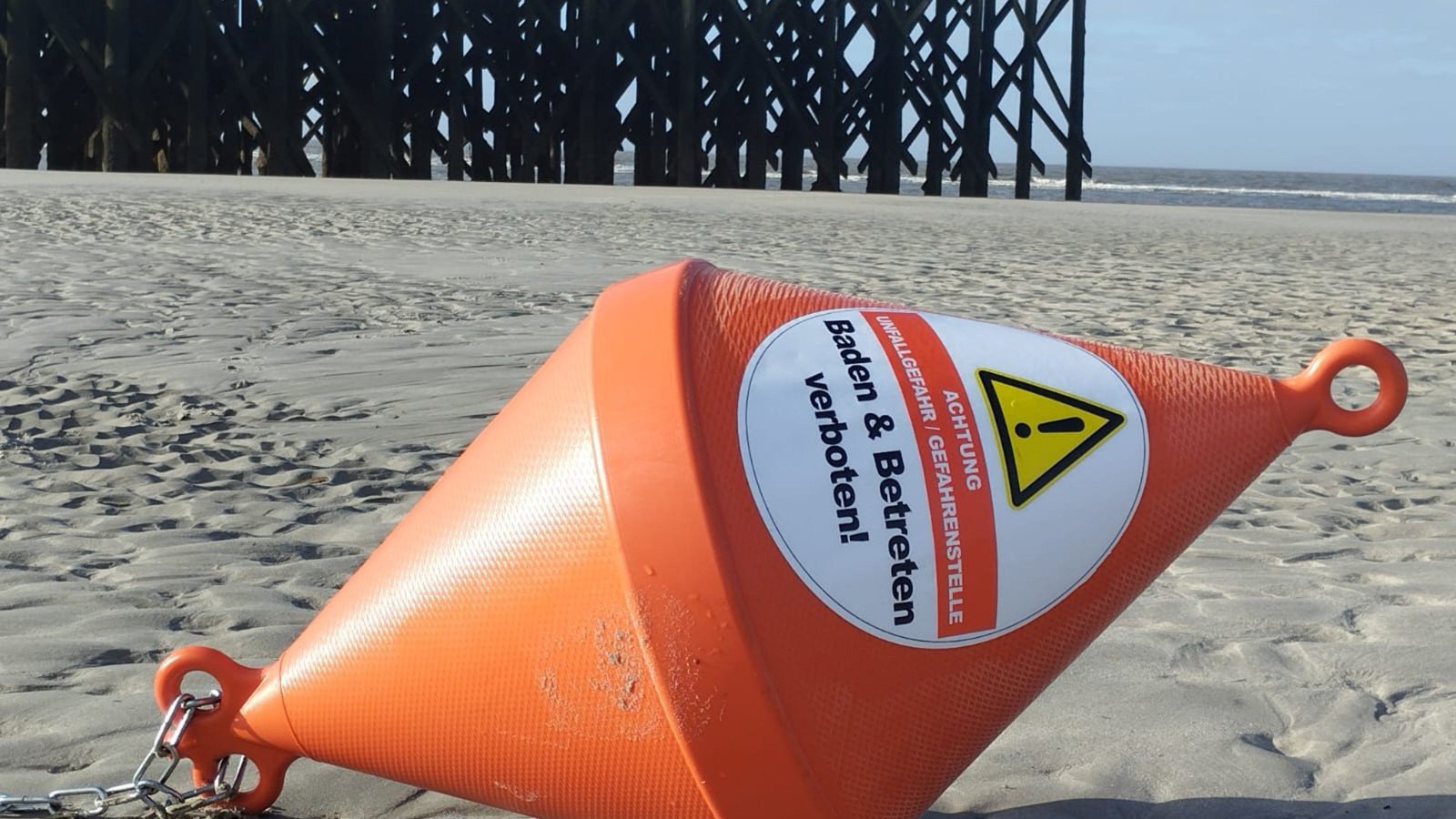 Alte Strandbar 54° Nord aus Sicherheitsgründen weiträumig abgesperrt