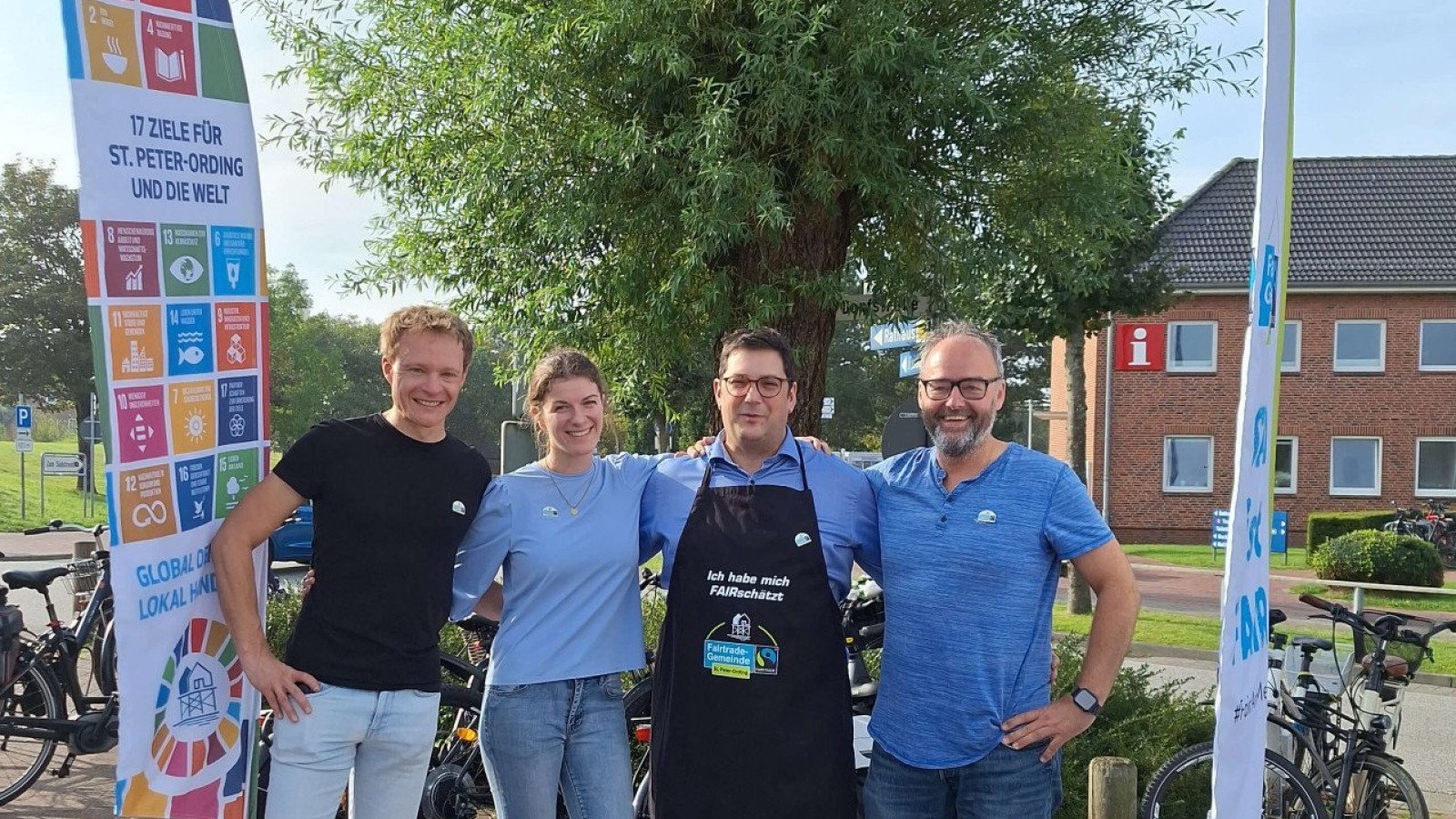 Bürgermeister Jürgen Ritter löst Wettschulden ein